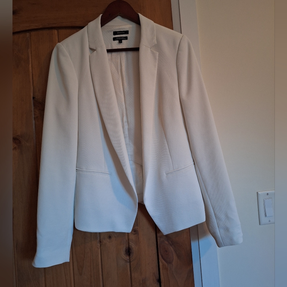 RW&CO. Classic White Open Blazer